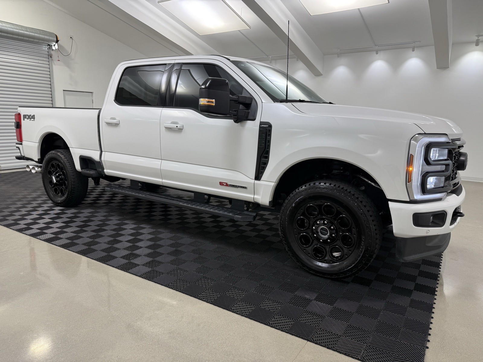 2025 Ford F-350 Super Duty Lariat Crew Cab 4WD