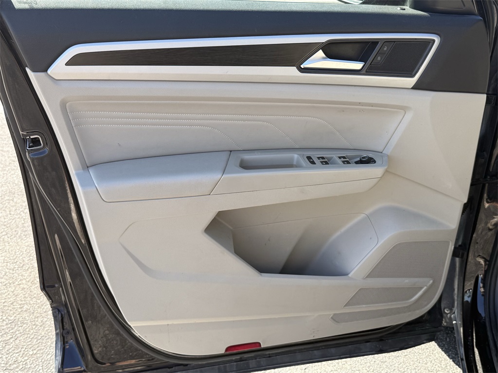 2022 Volkswagen Atlas 2.0T SE w/Technology Black at Victoria Chrysler Dodge Jeep Ram