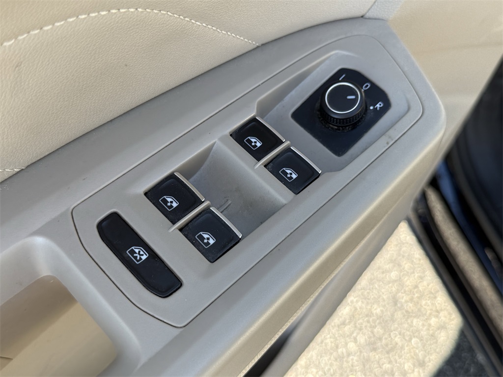 2022 Volkswagen Atlas 2.0T SE w/Technology Black at Victoria Chrysler Dodge Jeep Ram