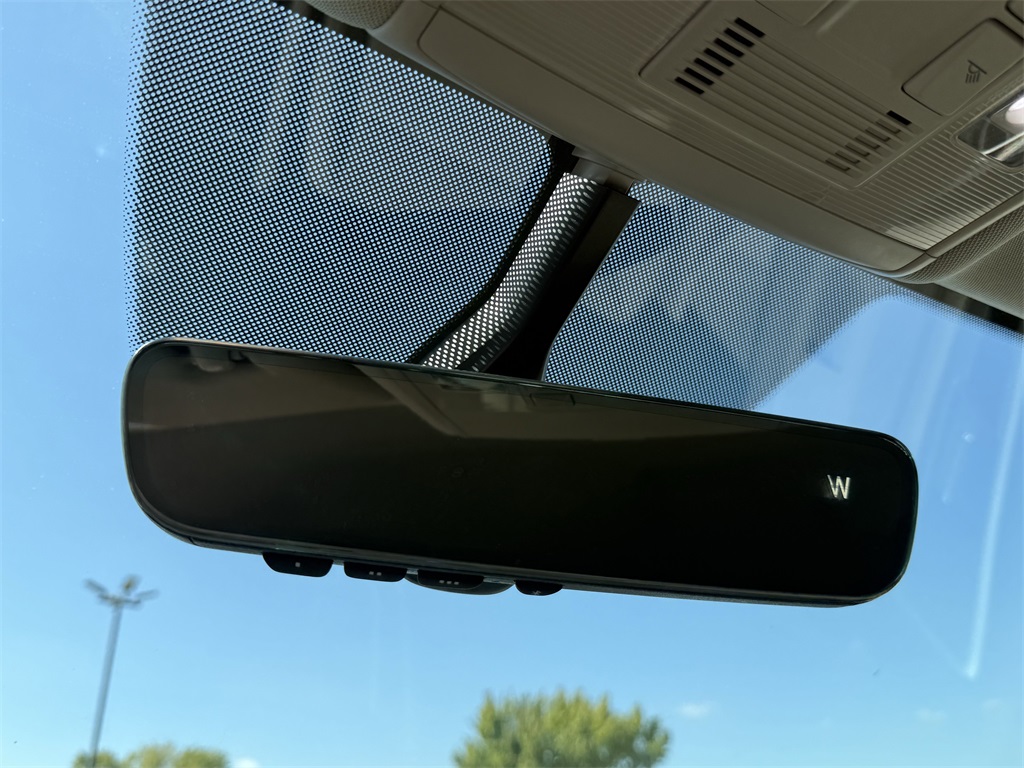 2022 Volkswagen Atlas 2.0T SE w/Technology Black at Victoria Chrysler Dodge Jeep Ram