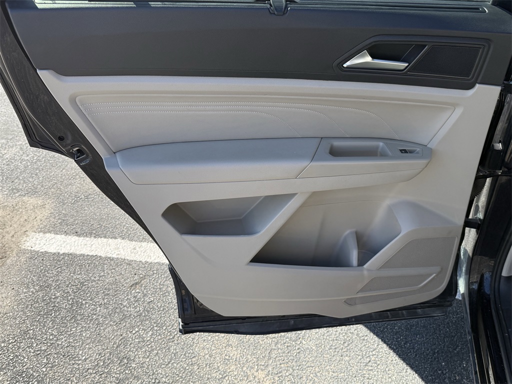 2022 Volkswagen Atlas 2.0T SE w/Technology Black at Victoria Chrysler Dodge Jeep Ram