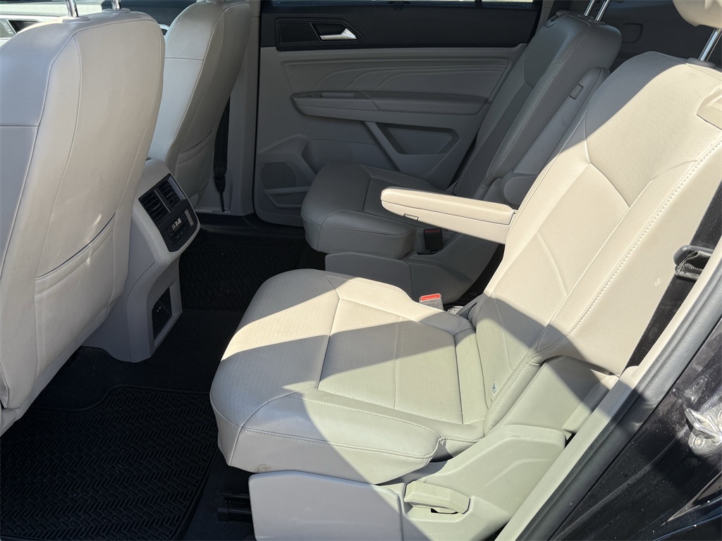 2022 Volkswagen Atlas 2.0T SE w/Technology Black at Victoria Chrysler Dodge Jeep Ram