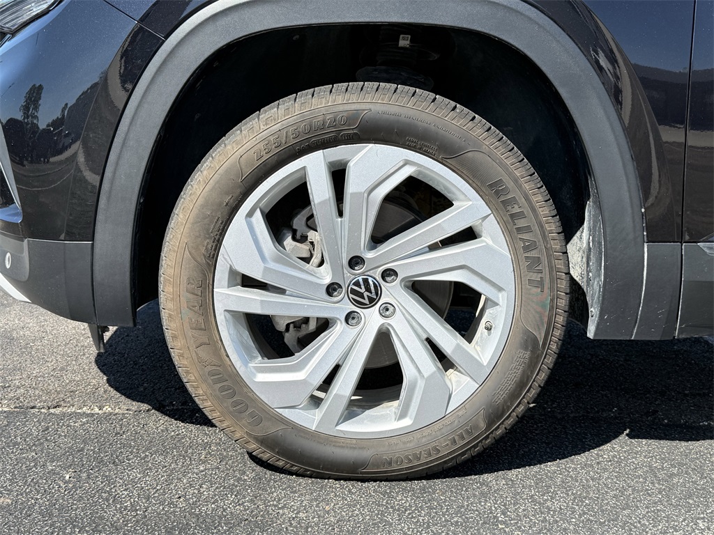 2022 Volkswagen Atlas 2.0T SE w/Technology Black at Victoria Chrysler Dodge Jeep Ram