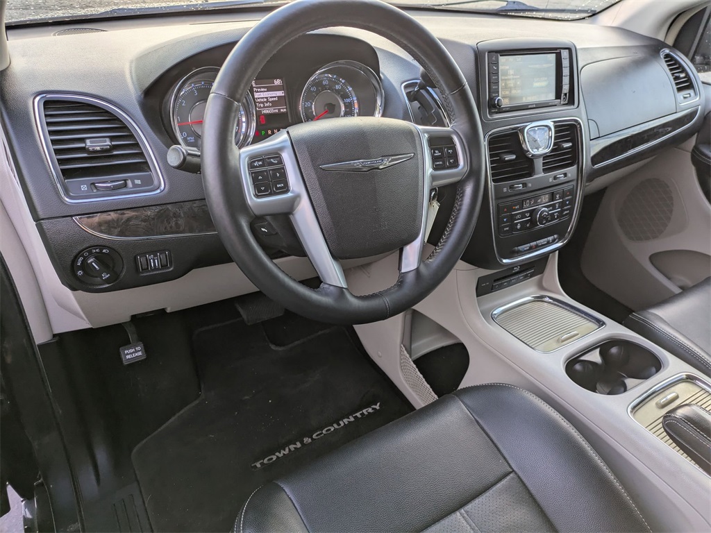 Used 2013 Chrysler Town & Country For Sale in Findlay, OH