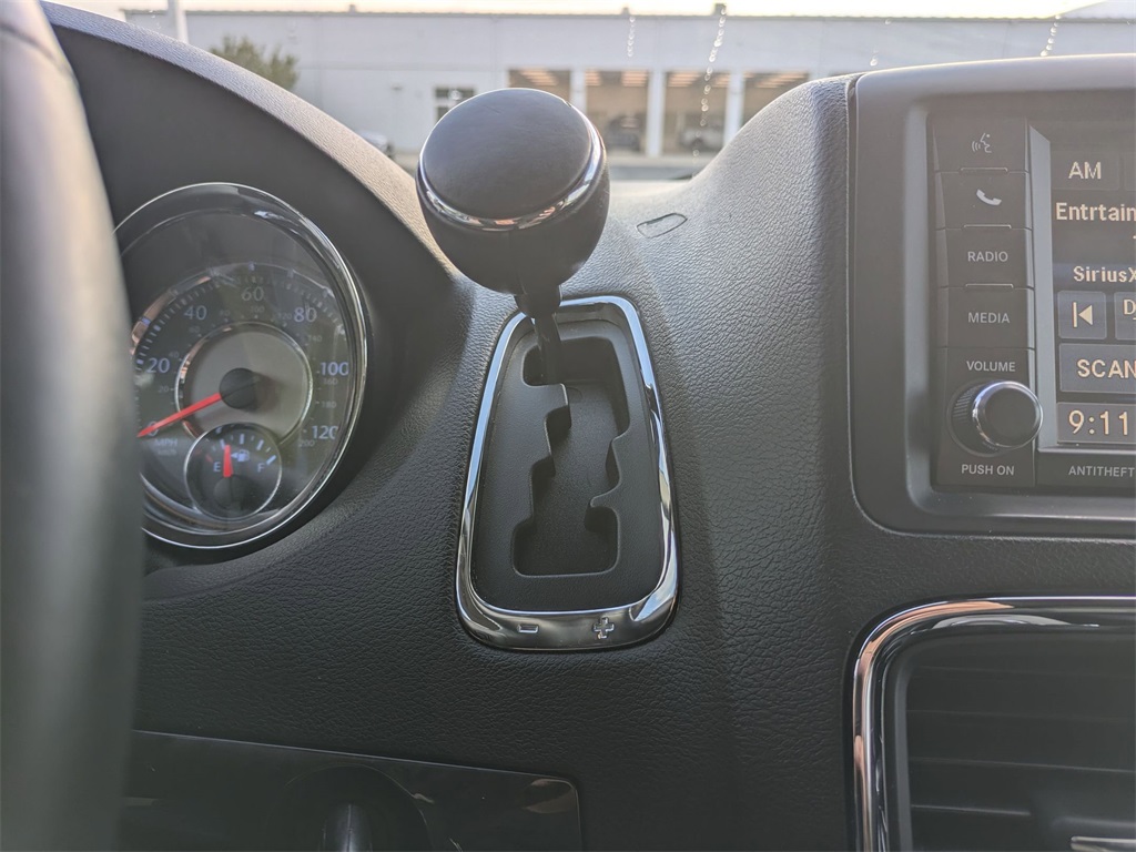 Used 2013 Chrysler Town & Country For Sale in Findlay, OH