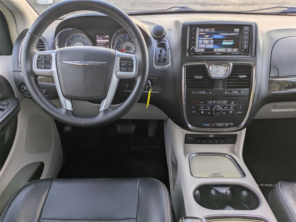 Used 2013 Chrysler Town & Country For Sale in Findlay, OH