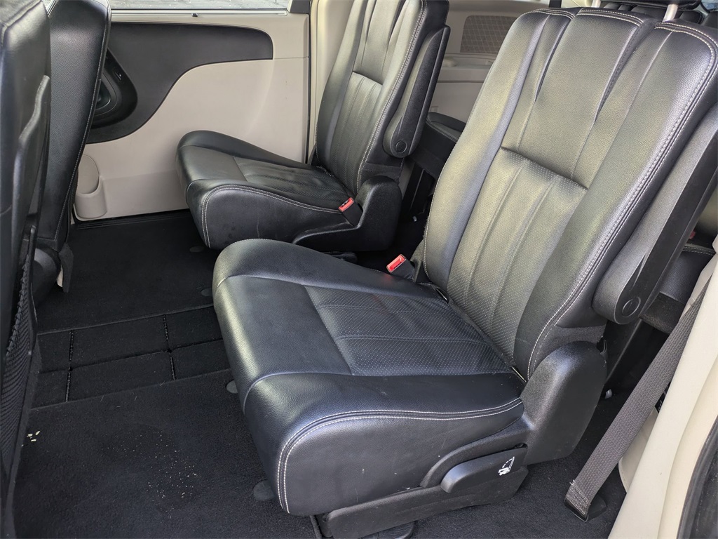 Used 2013 Chrysler Town & Country For Sale in Findlay, OH