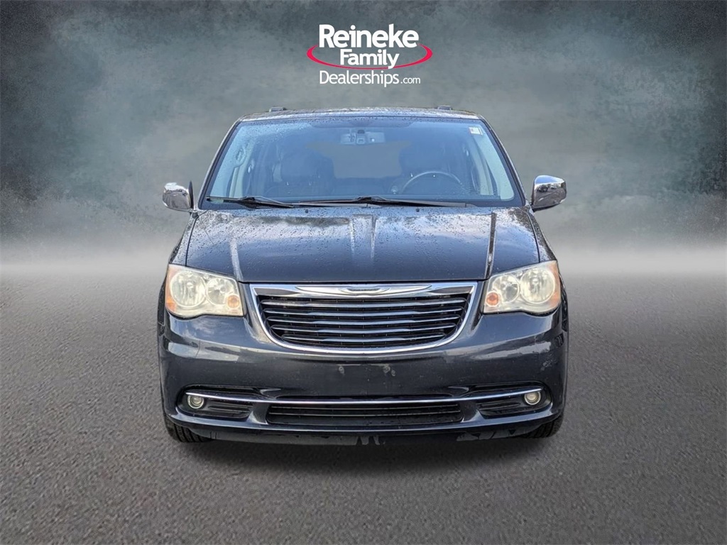 Used 2013 Chrysler Town & Country For Sale in Findlay, OH