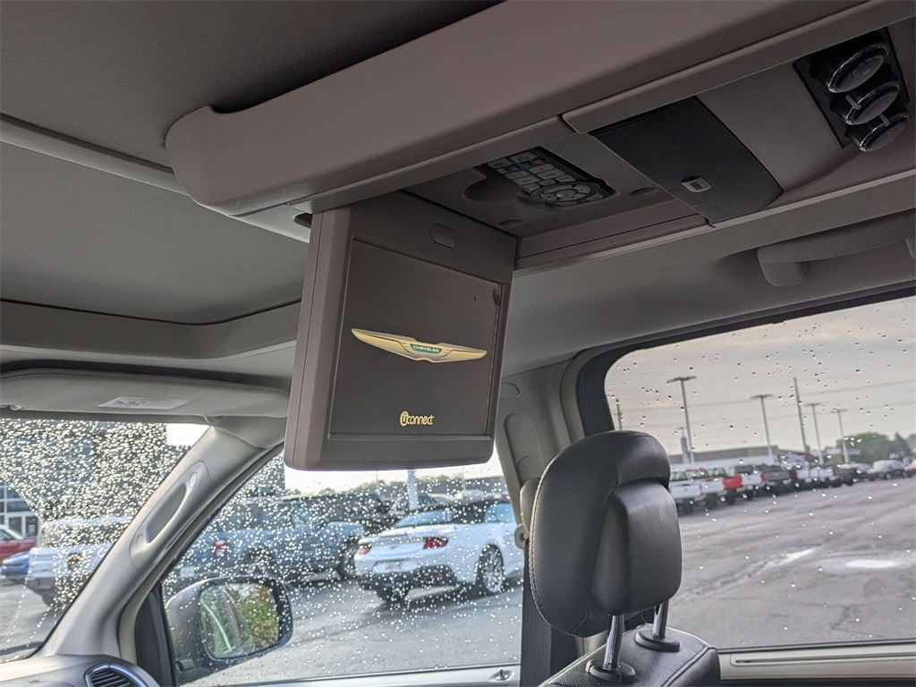 Used 2013 Chrysler Town & Country For Sale in Findlay, OH