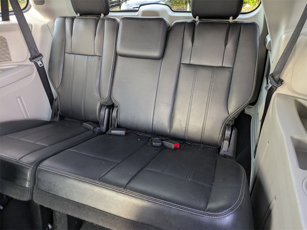 Used 2013 Chrysler Town & Country For Sale in Findlay, OH