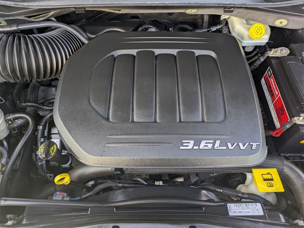 Used 2013 Chrysler Town & Country For Sale in Findlay, OH