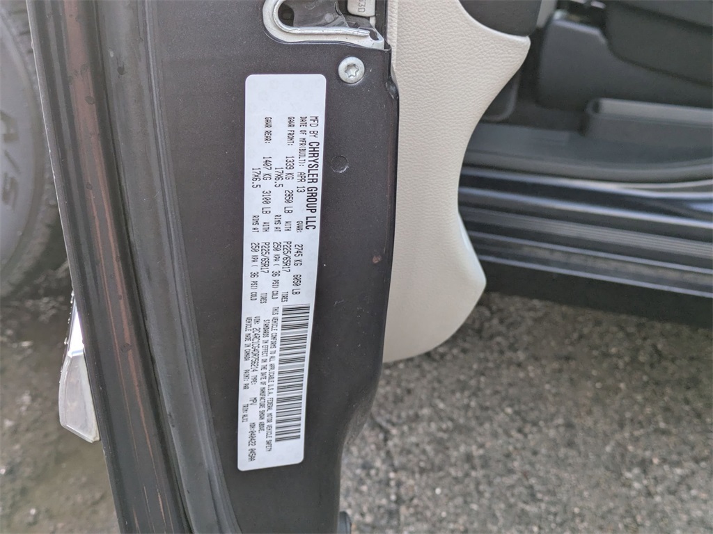 Used 2013 Chrysler Town & Country For Sale in Findlay, OH