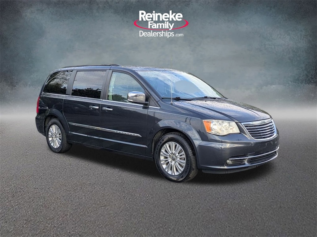 Used 2013 Chrysler Town & Country For Sale in Findlay, OH