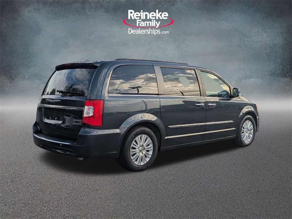 Used 2013 Chrysler Town & Country For Sale in Findlay, OH