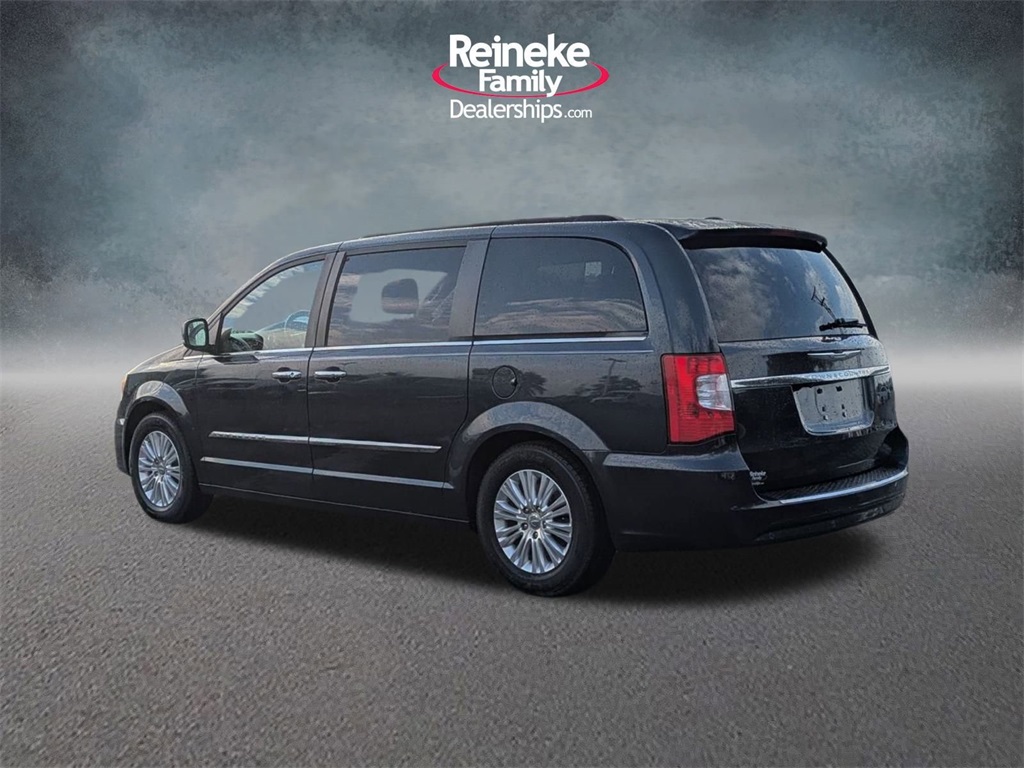 Used 2013 Chrysler Town & Country For Sale in Findlay, OH