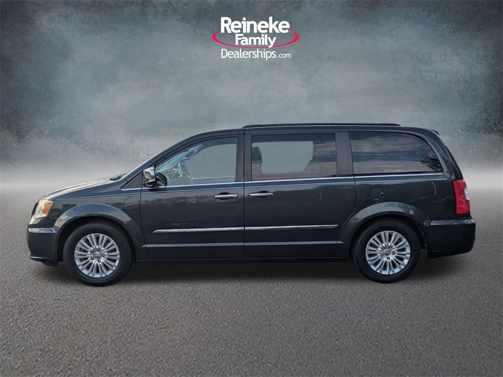 Used 2013 Chrysler Town & Country For Sale in Findlay, OH