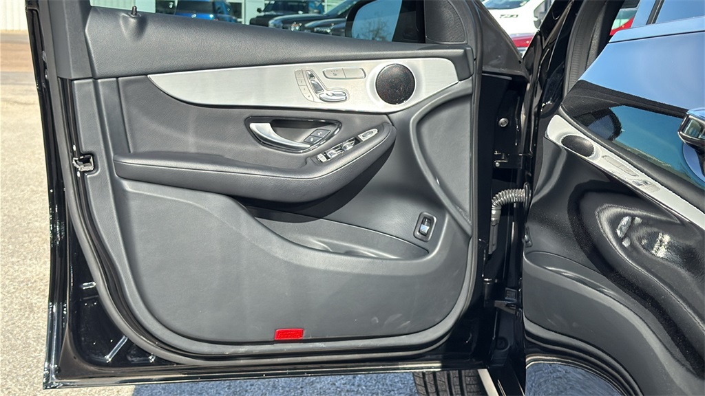 2022 Mercedes-Benz GLC GLC 300 - 8