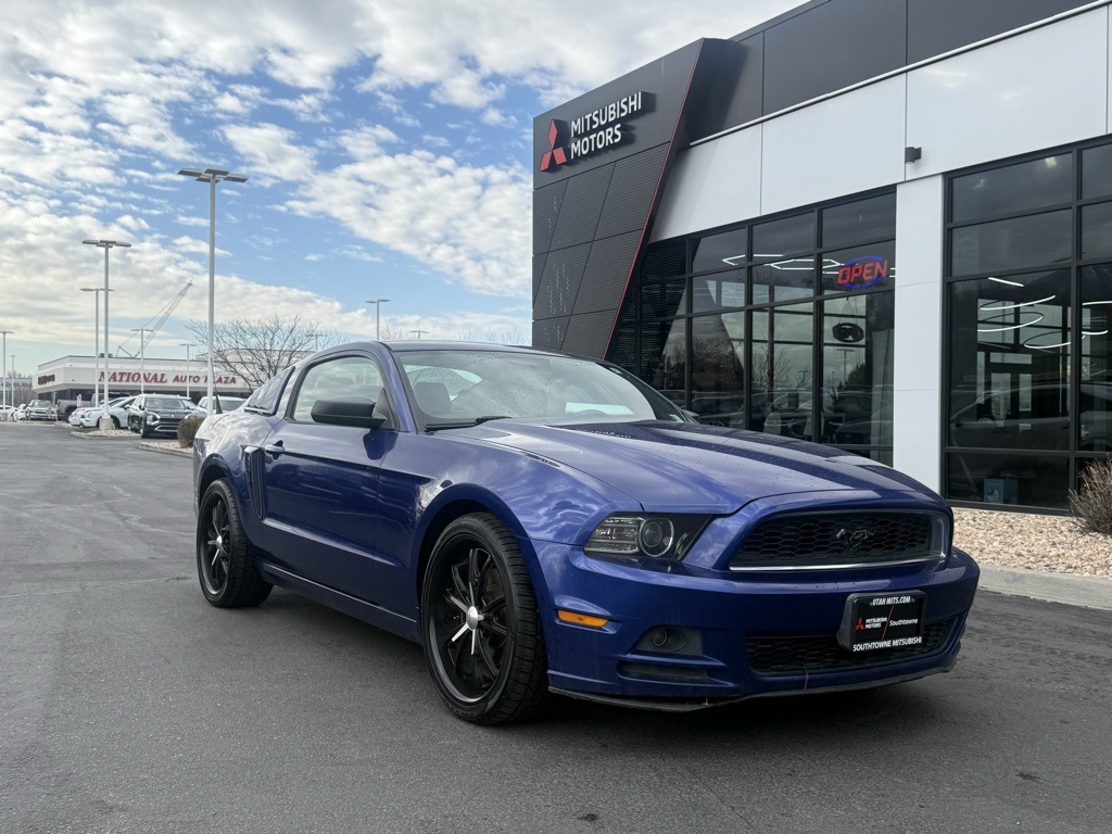 2013 Ford Mustang V6 Coupe RWD