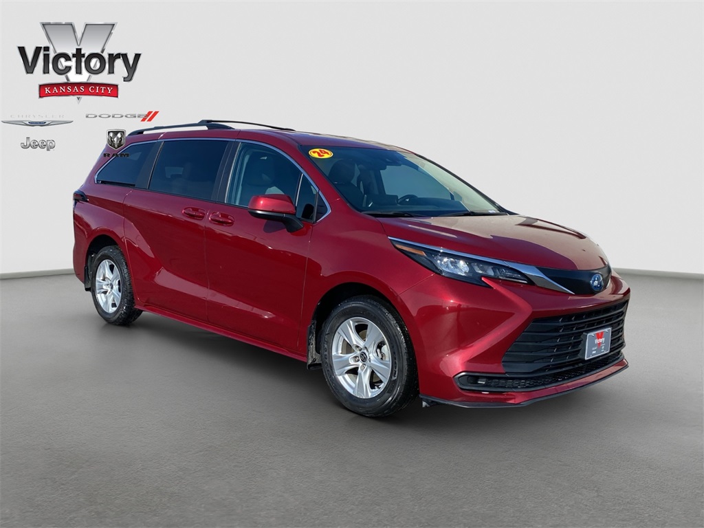 2024 Toyota Sienna LE 8-Passenger FWD