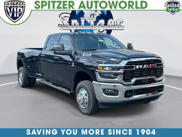 Diamond Black Crystal Pearlcoat 2026 RAM 3500 Pickup Truck Four-Wheel Drive 8-Speed Automatic