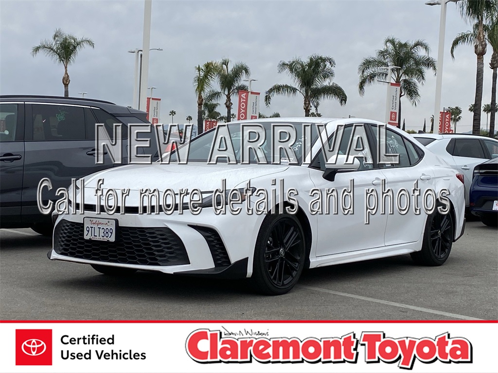2025 Toyota Camry SE FWD