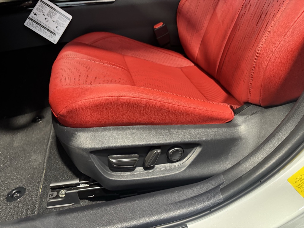 Thumbnail: 2025 Toyota Camry - 31