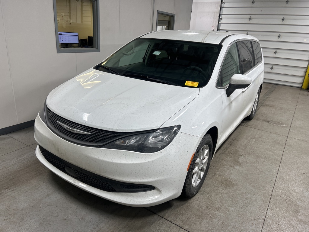 2023 Chrysler Voyager LX FWD