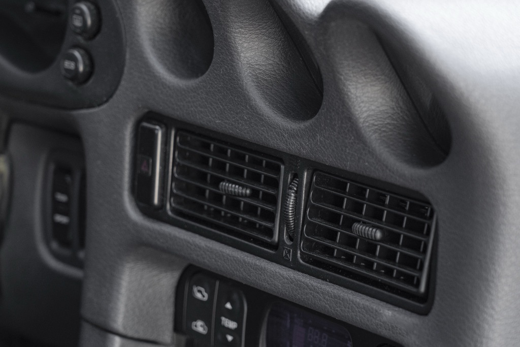 1992 Mitsubishi 3000GT VR-4 - Photo 29