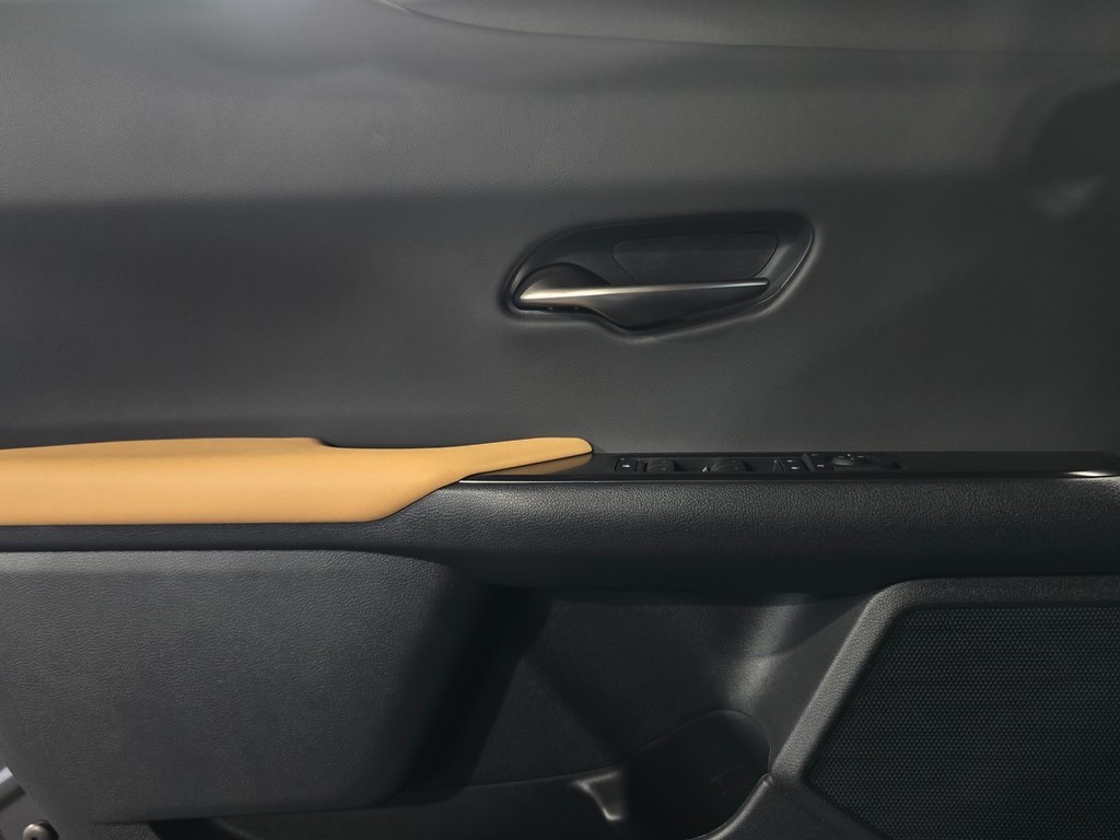 Thumbnail: 2025 Lexus UX - 12