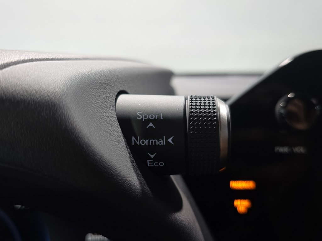 Thumbnail: 2025 Lexus UX - 19