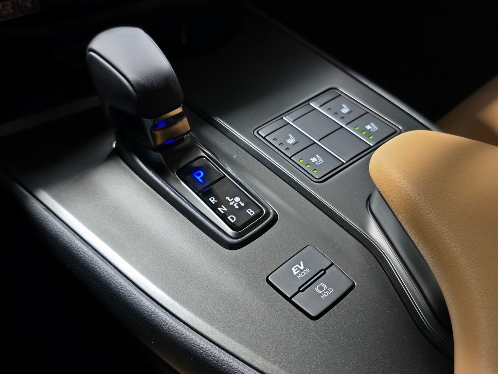 Thumbnail: 2025 Lexus UX - 25