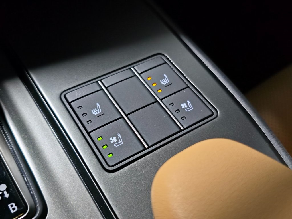 Thumbnail: 2025 Lexus UX - 26