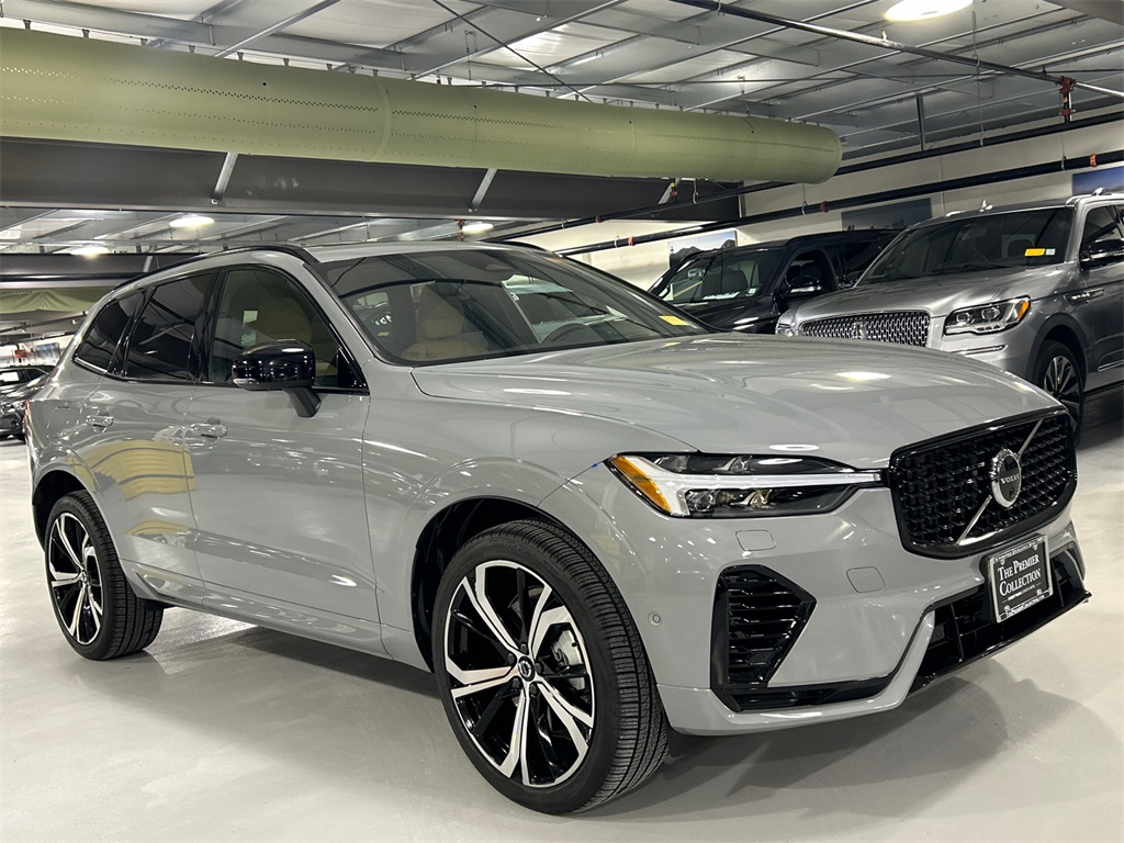 2025 Volvo XC60 Recharge T8 Ultra Dark Theme eAWD