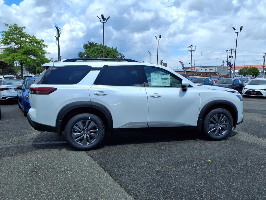 2025 Nissan Pathfinder SV photo 3