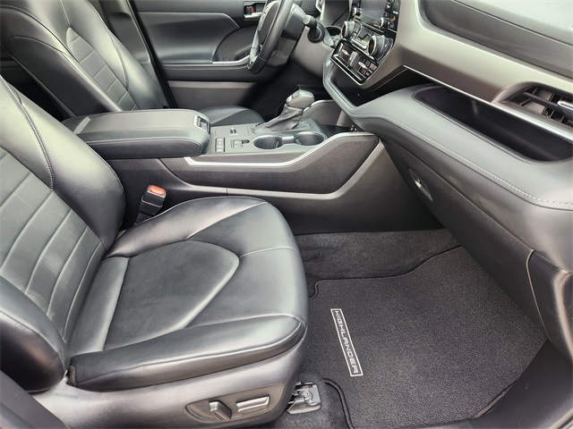 2022 Toyota Highlander XLE Silver at Don McGill Toyota