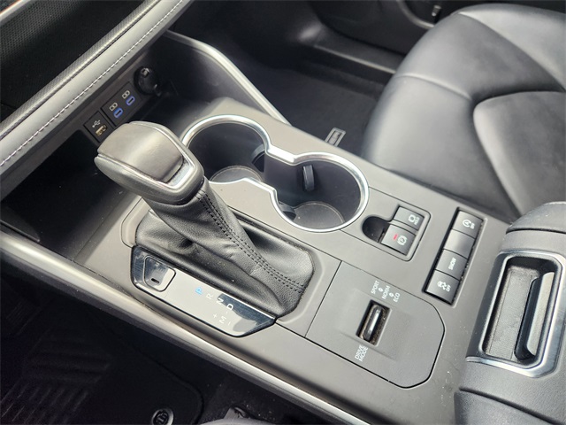 2022 Toyota Highlander XLE Silver at Don McGill Toyota