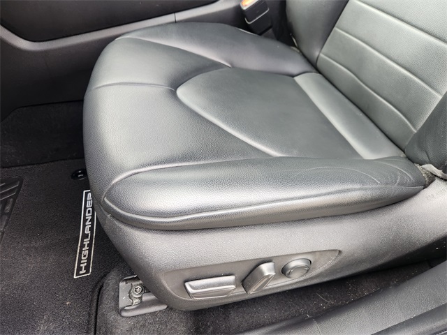 2022 Toyota Highlander XLE Silver at Don McGill Toyota