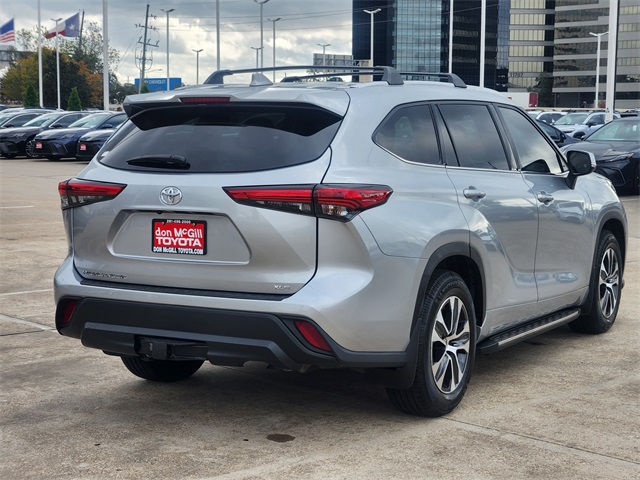2022 Toyota Highlander XLE Silver at Don McGill Toyota