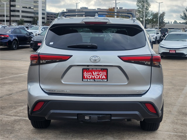 2022 Toyota Highlander XLE Silver at Don McGill Toyota
