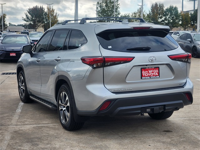 2022 Toyota Highlander XLE Silver at Don McGill Toyota