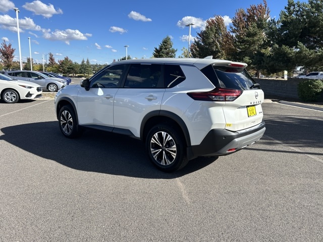 2023 Nissan Rogue SV photo 4
