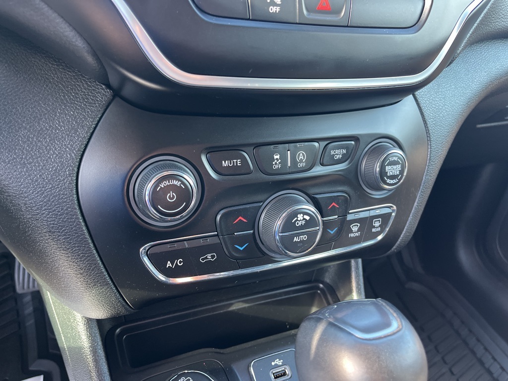 2019 Jeep Cherokee Latitude photo 13