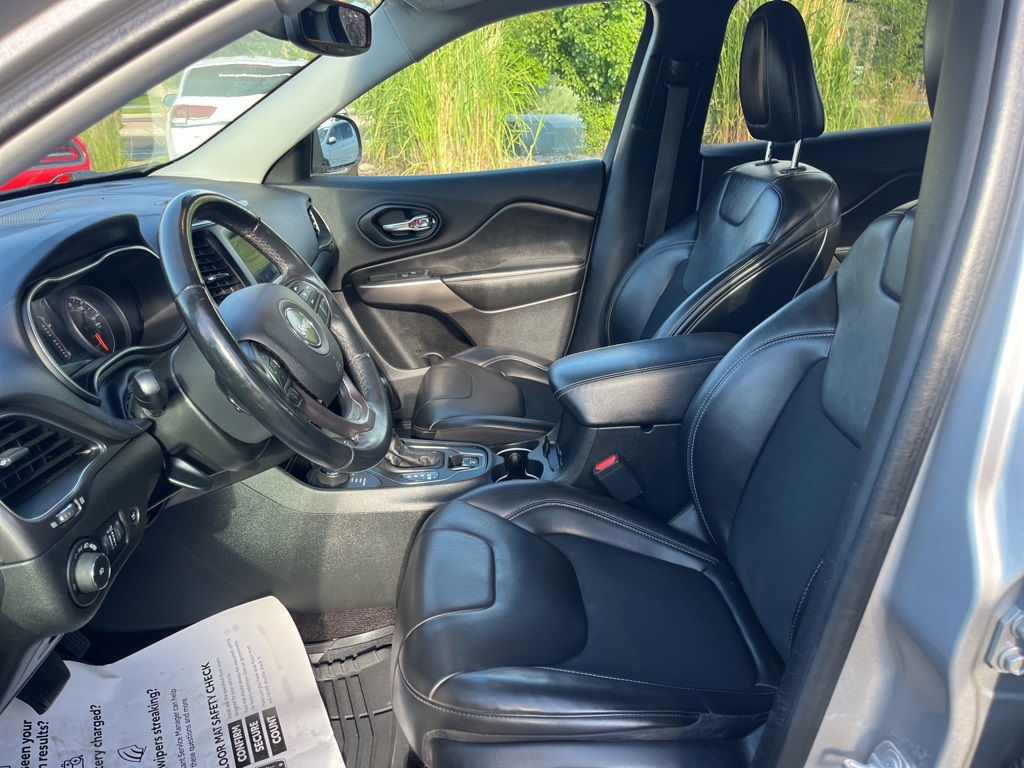 2019 Jeep Cherokee Latitude photo 2