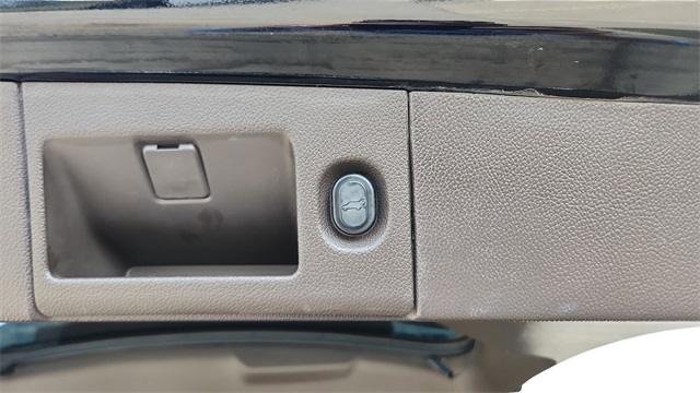 2019 GMC Yukon - Image 35