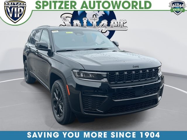 Diamond Black Crystal Pearlcoat 2026 Jeep Grand Cherokee SUV / Crossover Four-Wheel Drive 8-Speed Automatic