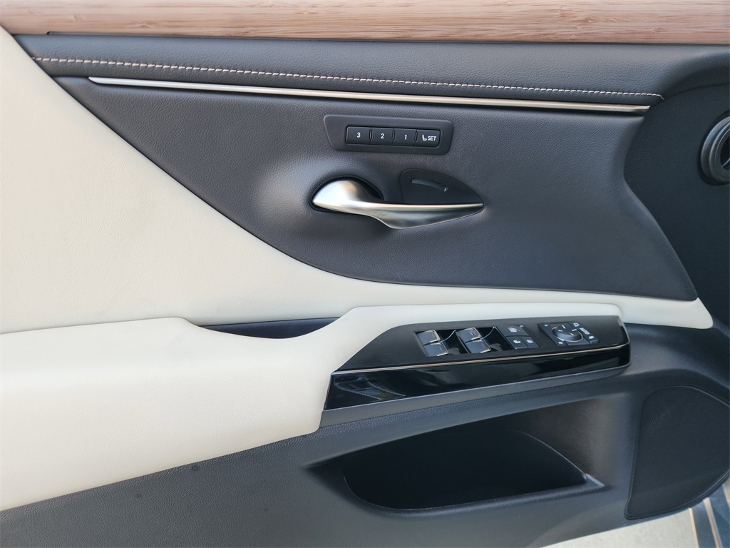 2023 Lexus ES  Silver at Westside Lexus