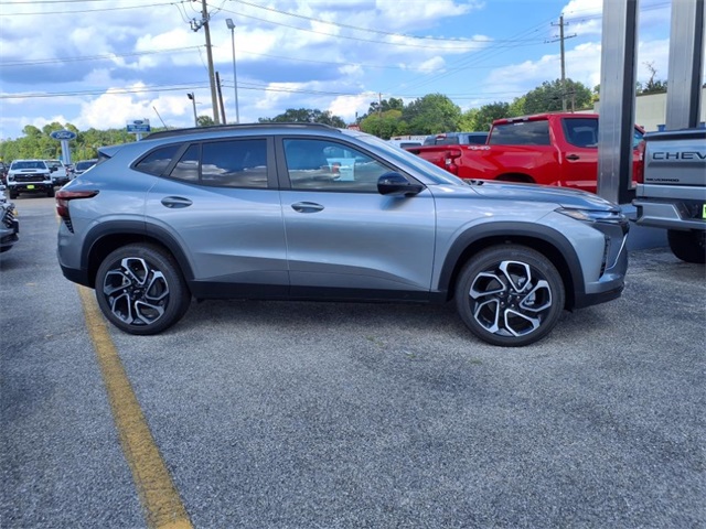 2026 Chevrolet Trax LT photo 2