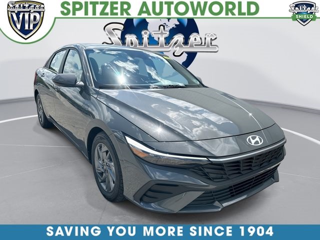 Gray 2024 Hyundai Elantra Sedan Front-Wheel Drive Continuously Variable Transmission