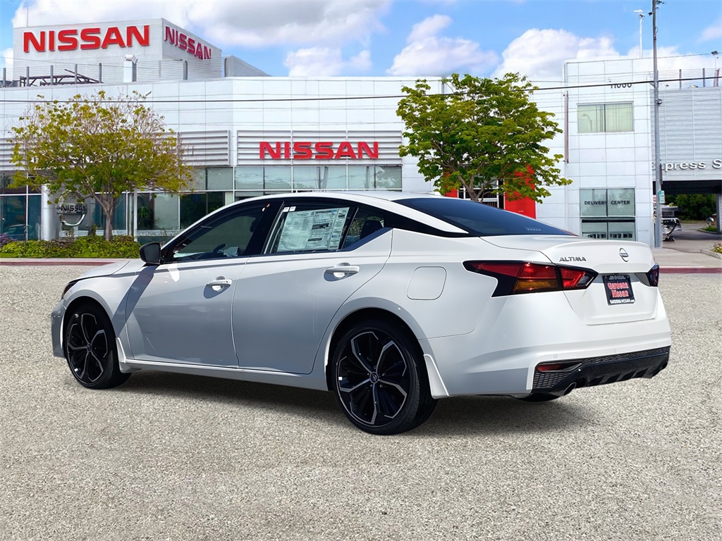 2025 Nissan Altima 2.5 SR photo 2