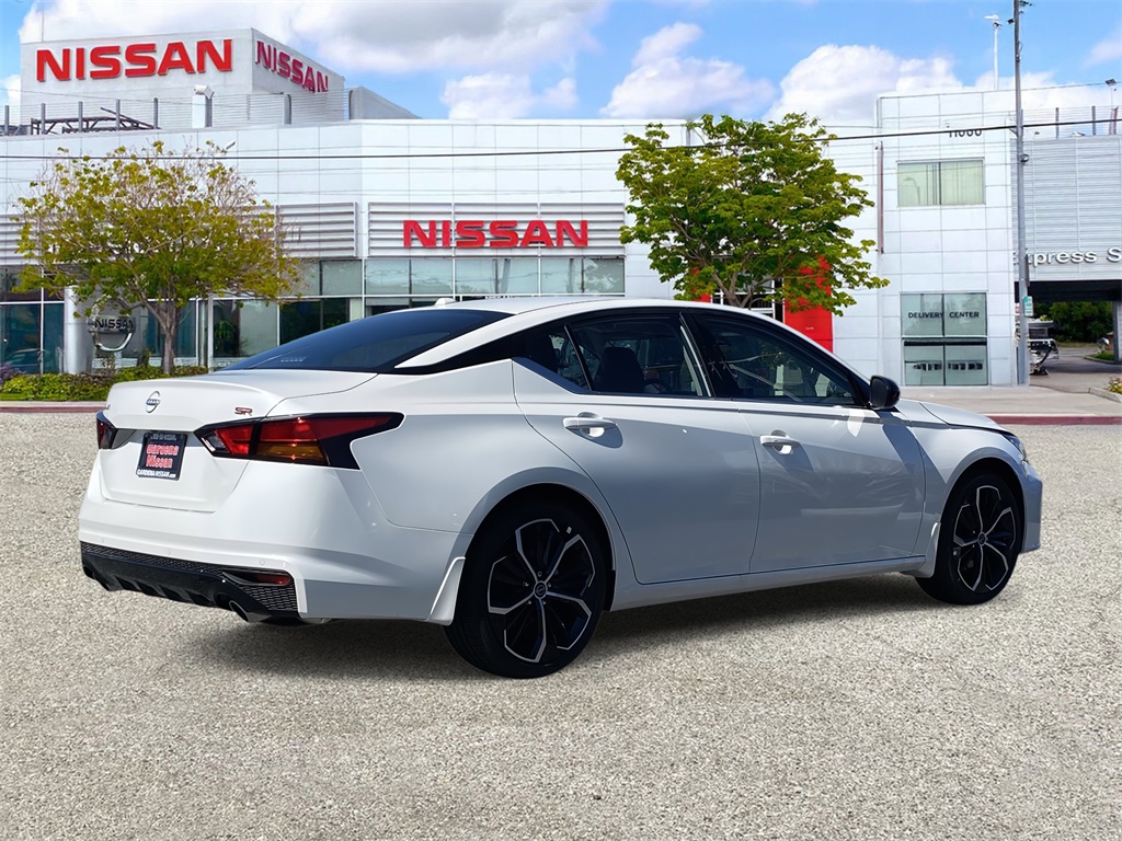 2025 Nissan Altima 2.5 SR photo 4